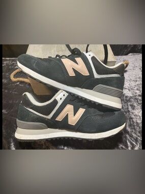 Women’s New Balance Like New